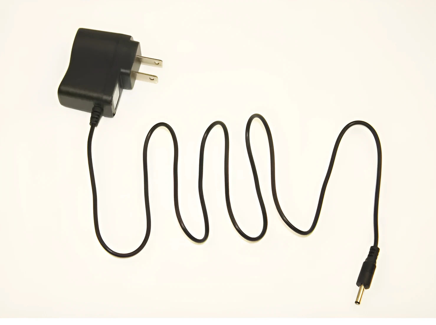 Black 18650 lithium battery charger with DC3.5mm plug for strong light flashlight direct charging