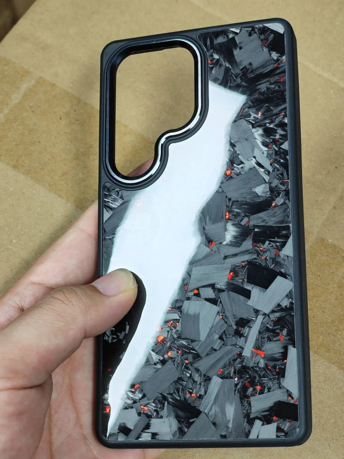 Carbon fibre magnetic phone case for Samsung Galaxy, shockproof cover in black, blue, purple or red.