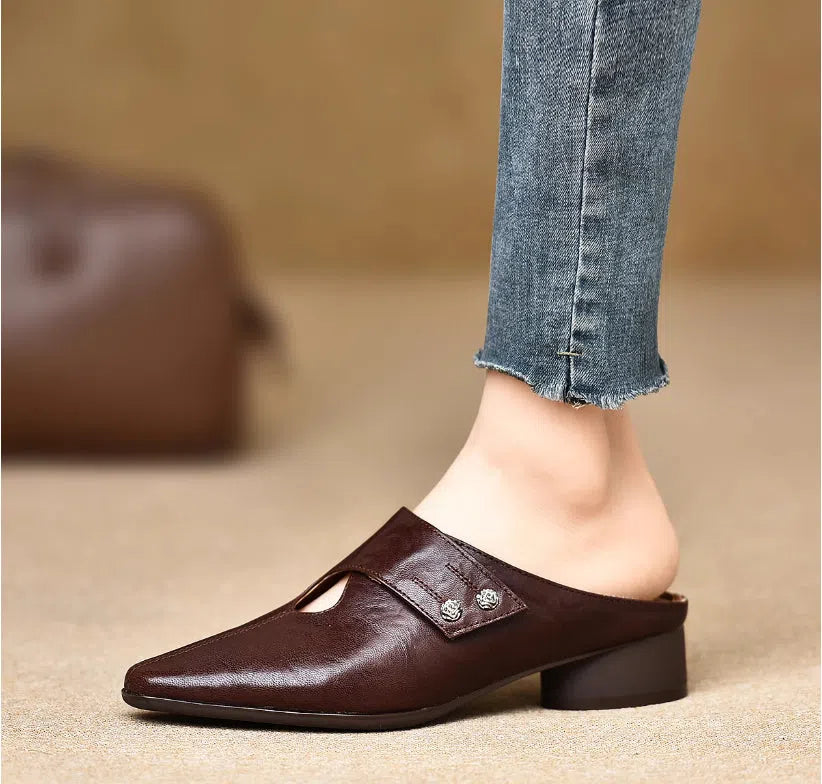 Women's slip-on slippers in first-layer sheepskin with hand-stitched pattern and hollow-out design, beige colour, low heel.
