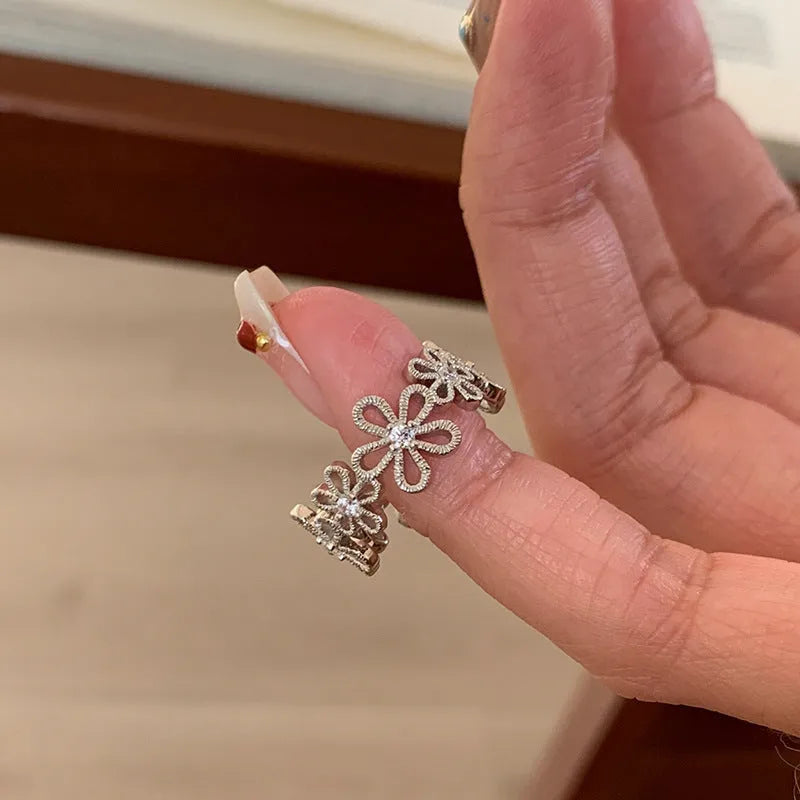 Silver Flowers lace hollow flower ring for women, electroplated metal geometric floral design