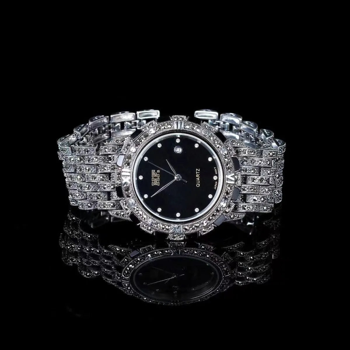Quartz movement watch with metal bracelet, 41mm round dial, black or white plate, jewellery buckle