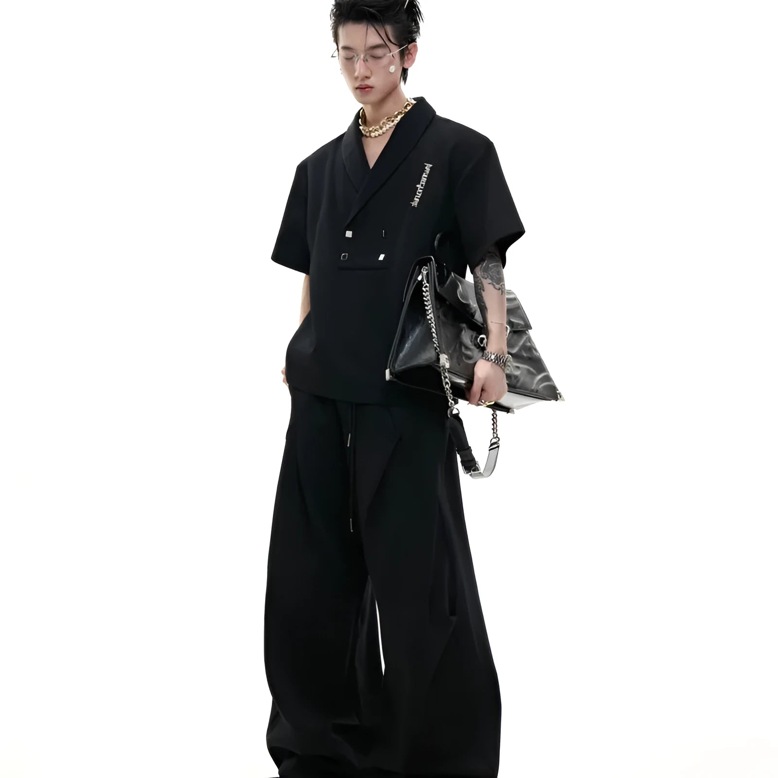 Men's dark grey V-neck padded shoulder short-sleeve jacket and matching shorts sports suit.