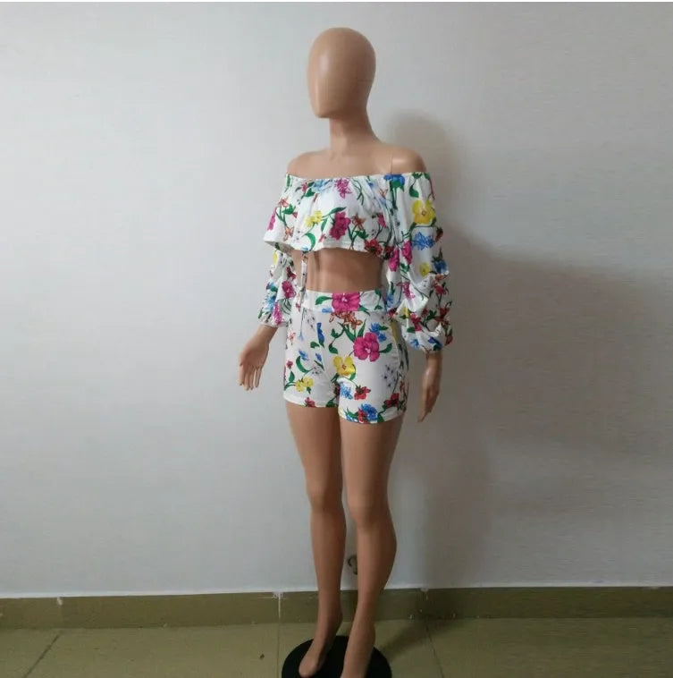 Multicolour digitally printed two-piece outfit with fluffy long sleeves and shorts.