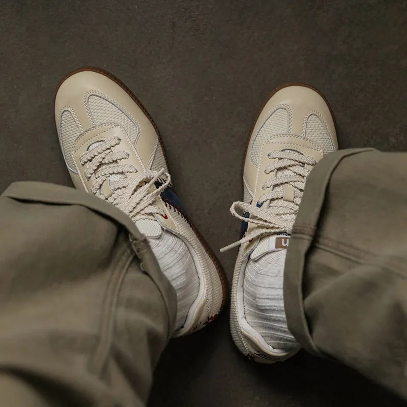 White mesh low-heel men's casual exercise sneakers with flat heel