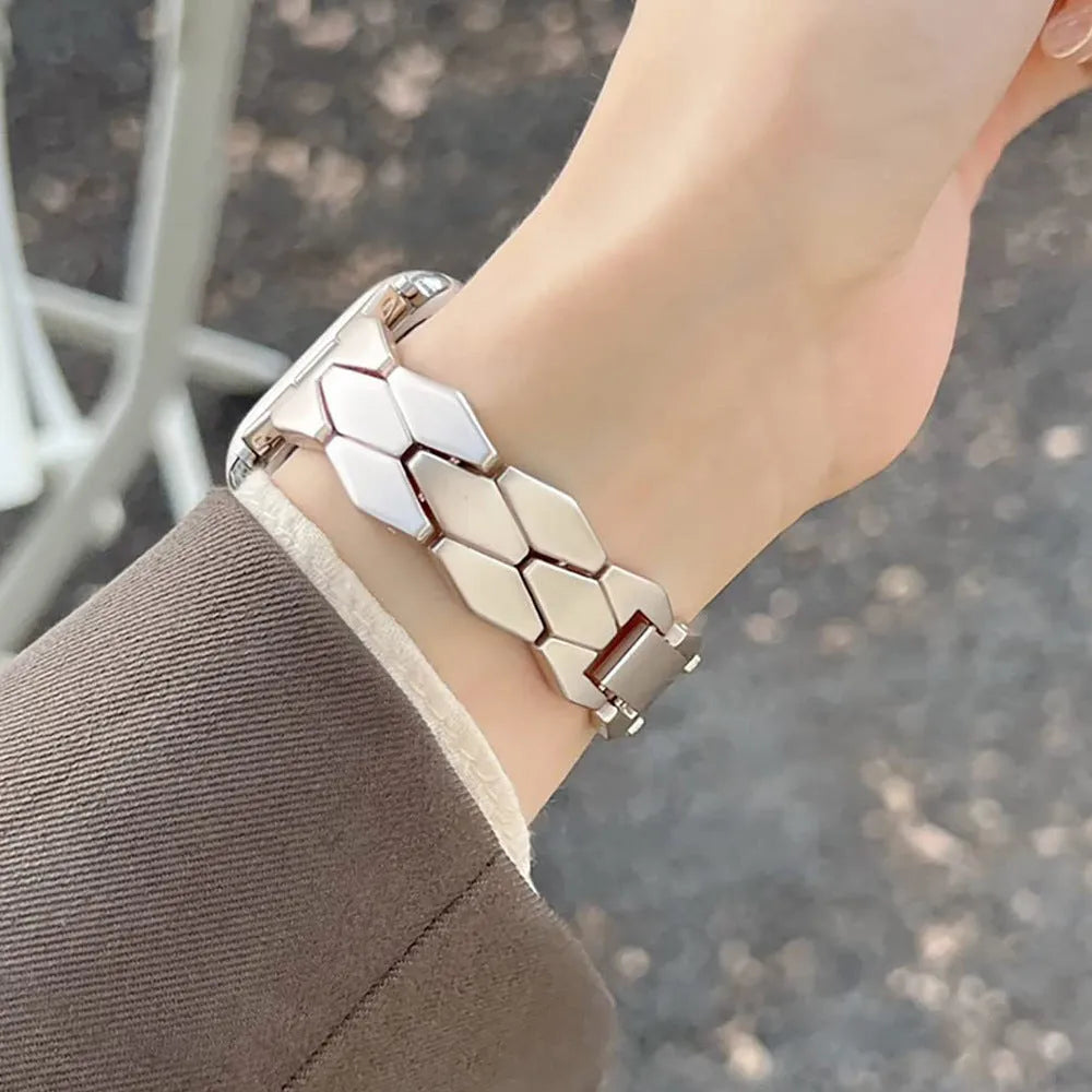 Metal chain steel band diamond strap for Apple Watch in silver on a 42/44/45/49mm case size