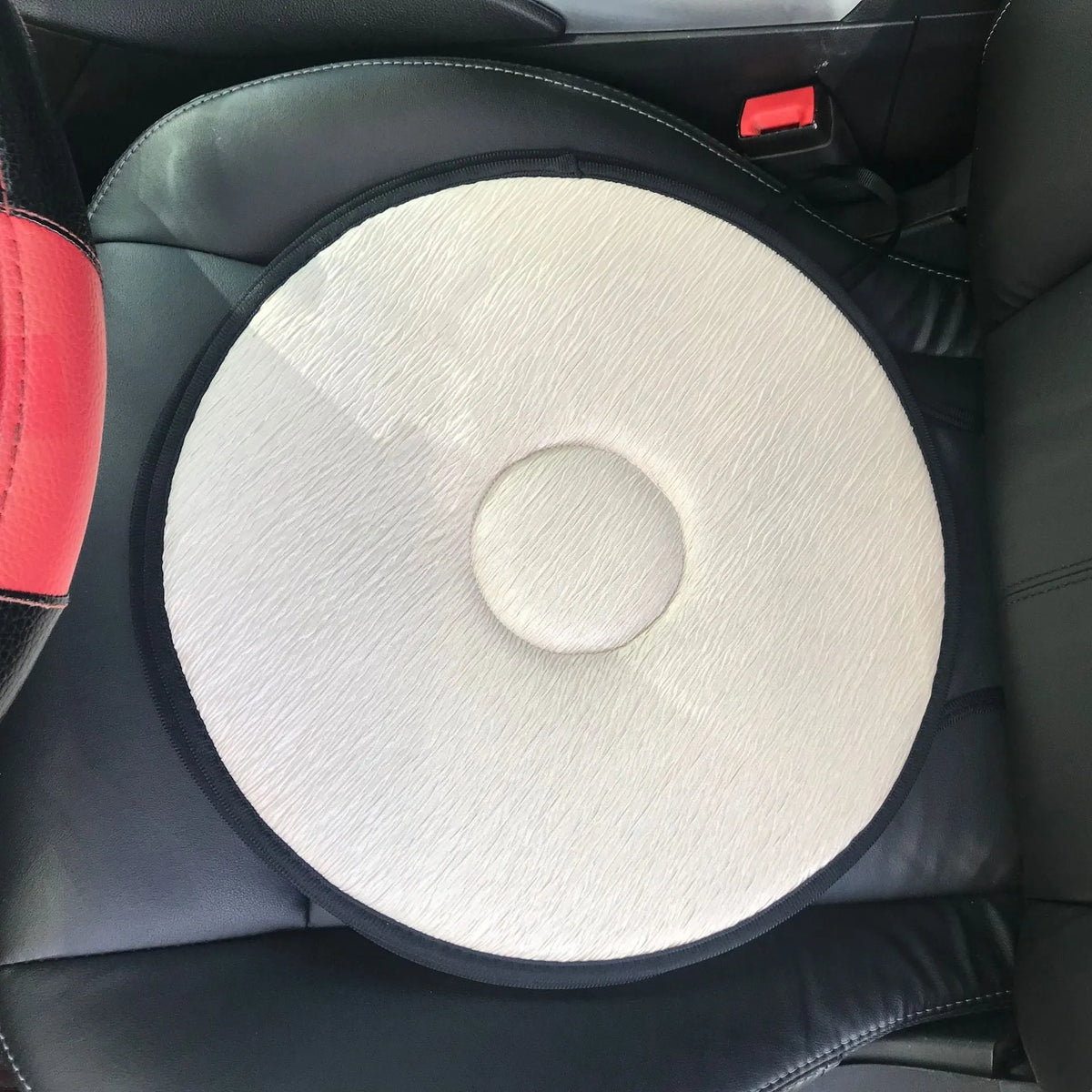 360-degree rotation cushion made of pleated cloth and EVA foam, available in multiple colours, on a chair