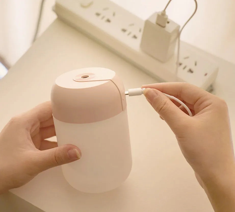Small white cylindrical USB humidifier for desktop aromatherapy and humidification.