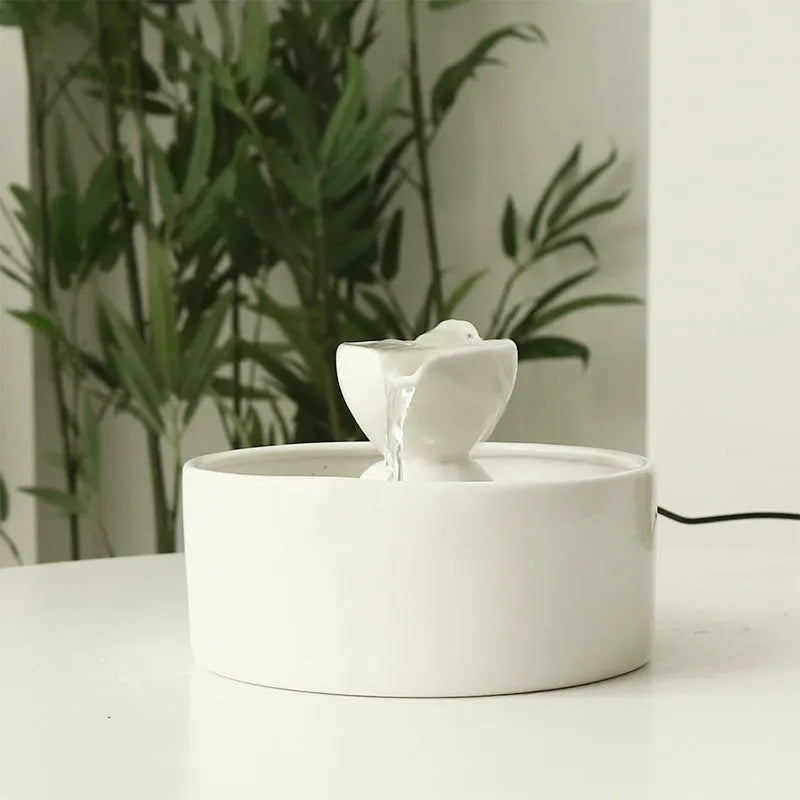 White ceramic cat drinking fountain with automatic circulation and USB power cord
