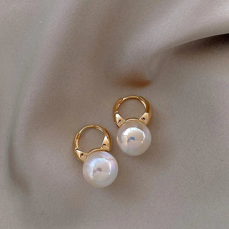 Mermaid pearl earrings for women with 14K gold finish and white pearl element