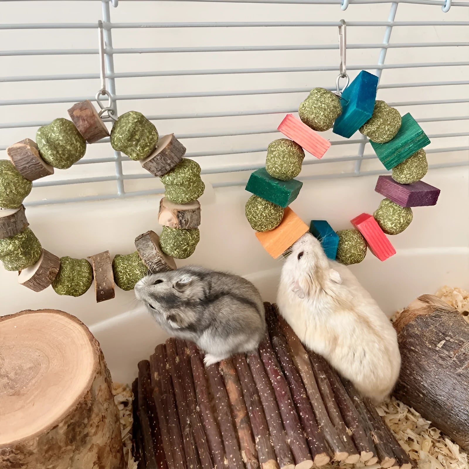 Hamster decorative chew toy ring with straw balls for small animal enrichment