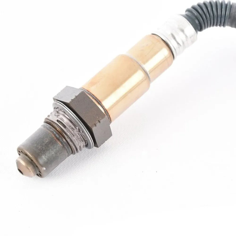 Shuanglong front oxygen sensor with electrical connector and standard mounting points
