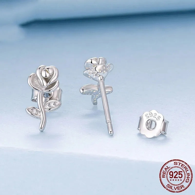 Three-dimensional rose stud earrings in S925 sterling silver, flower shape, fairy style, for women.