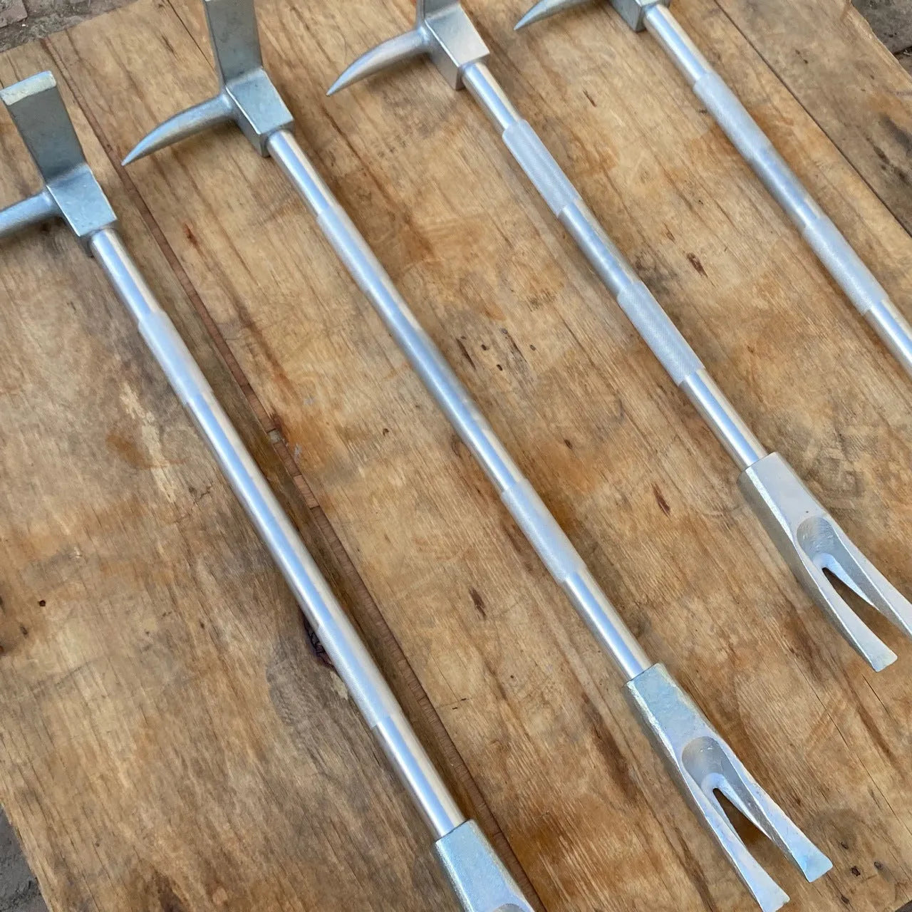 Silver carbon steel wrecking bar 24 inches with multifunctional iron collar for demolition