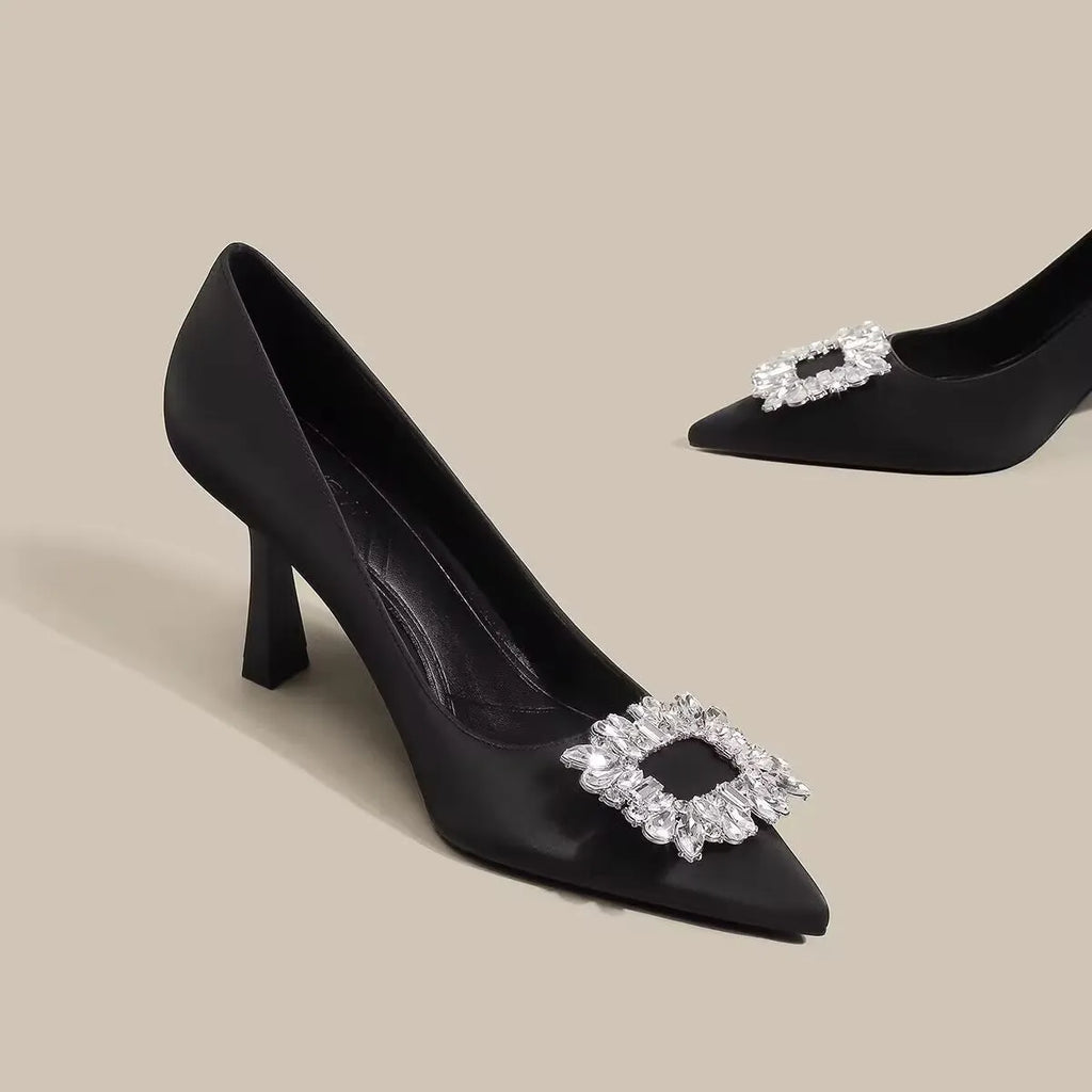 Women's creamy-white pointed-toe stiletto pumps with 3-5cm heel and low-cut design
