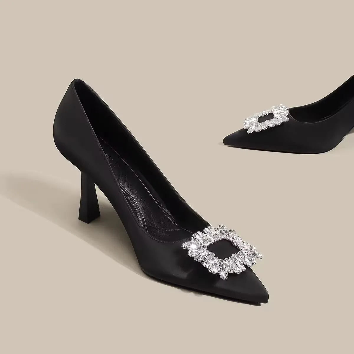 Women's creamy-white pointed-toe stiletto pumps with 3-5cm heel and low-cut design