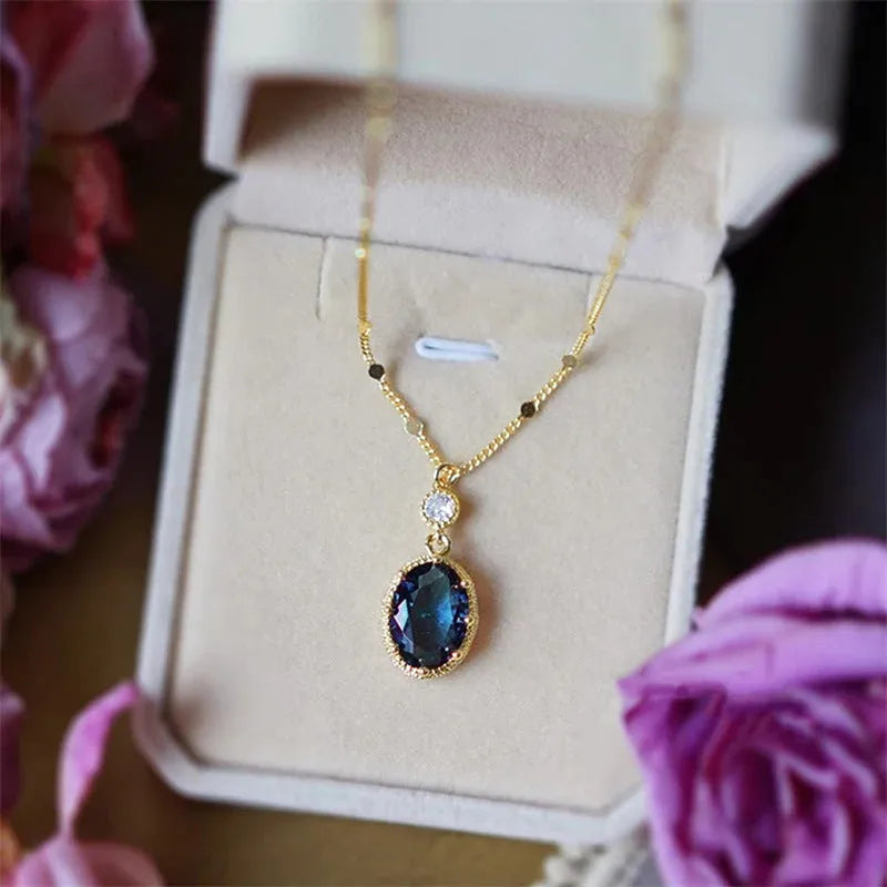 Geometric pendant necklace with a gold electroplated finish on a copper chain, French retro style.