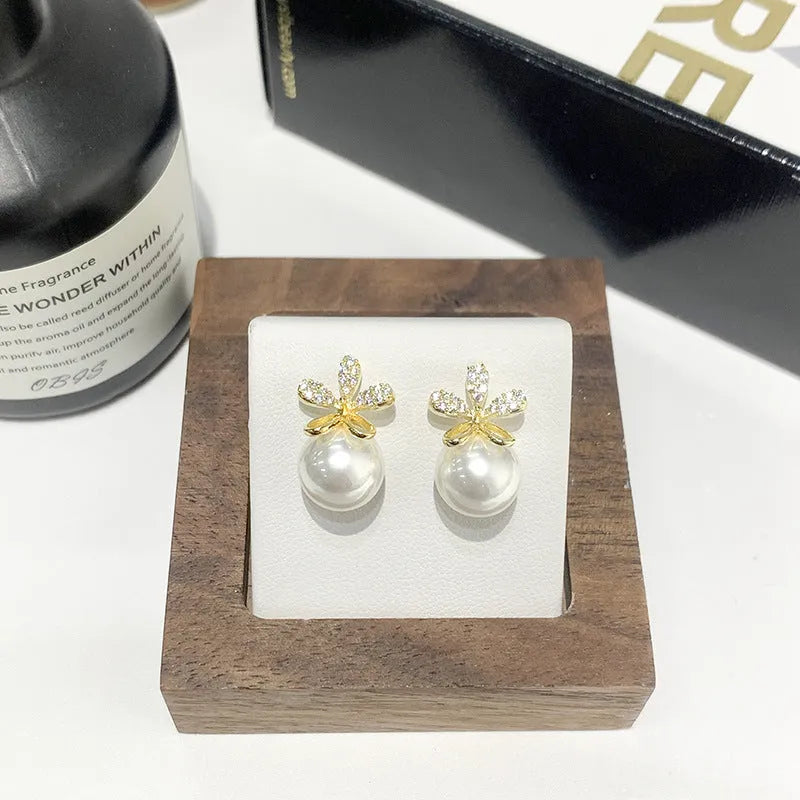Pearl flower high-end small fragrance dangle earrings in gold and silver options