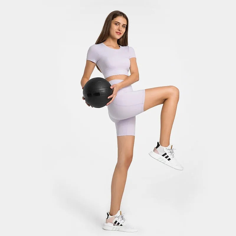 Women's solid colour sports shorts with super stretch fabric in fifth pants length