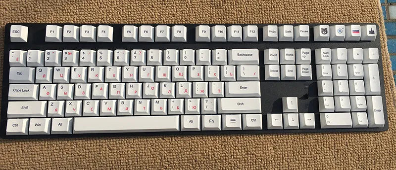 Set of PBT sublimation keycaps showing Japanese, Russian, and Korean language characters for mechanical keyboards.