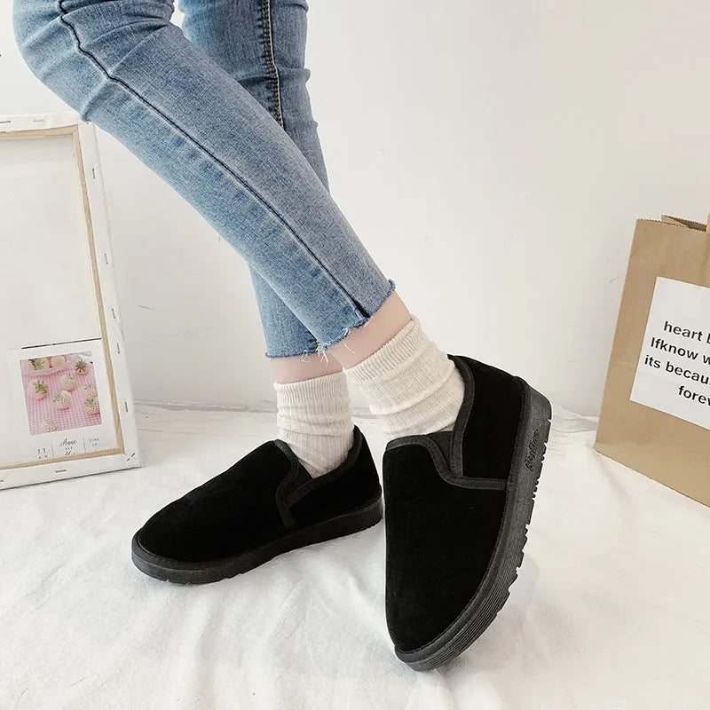Women's fleece-lined flat snow boots in five colours with artificial wool lining and rubber sole