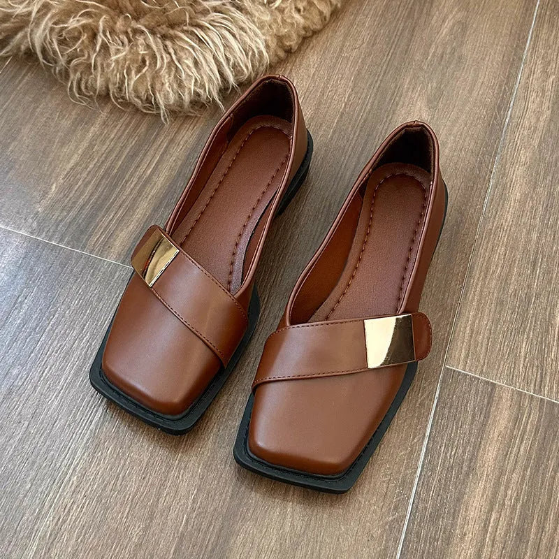 Women's square-toe flat shoes with metal buckle in artificial leather, available in beige, black, brown colours