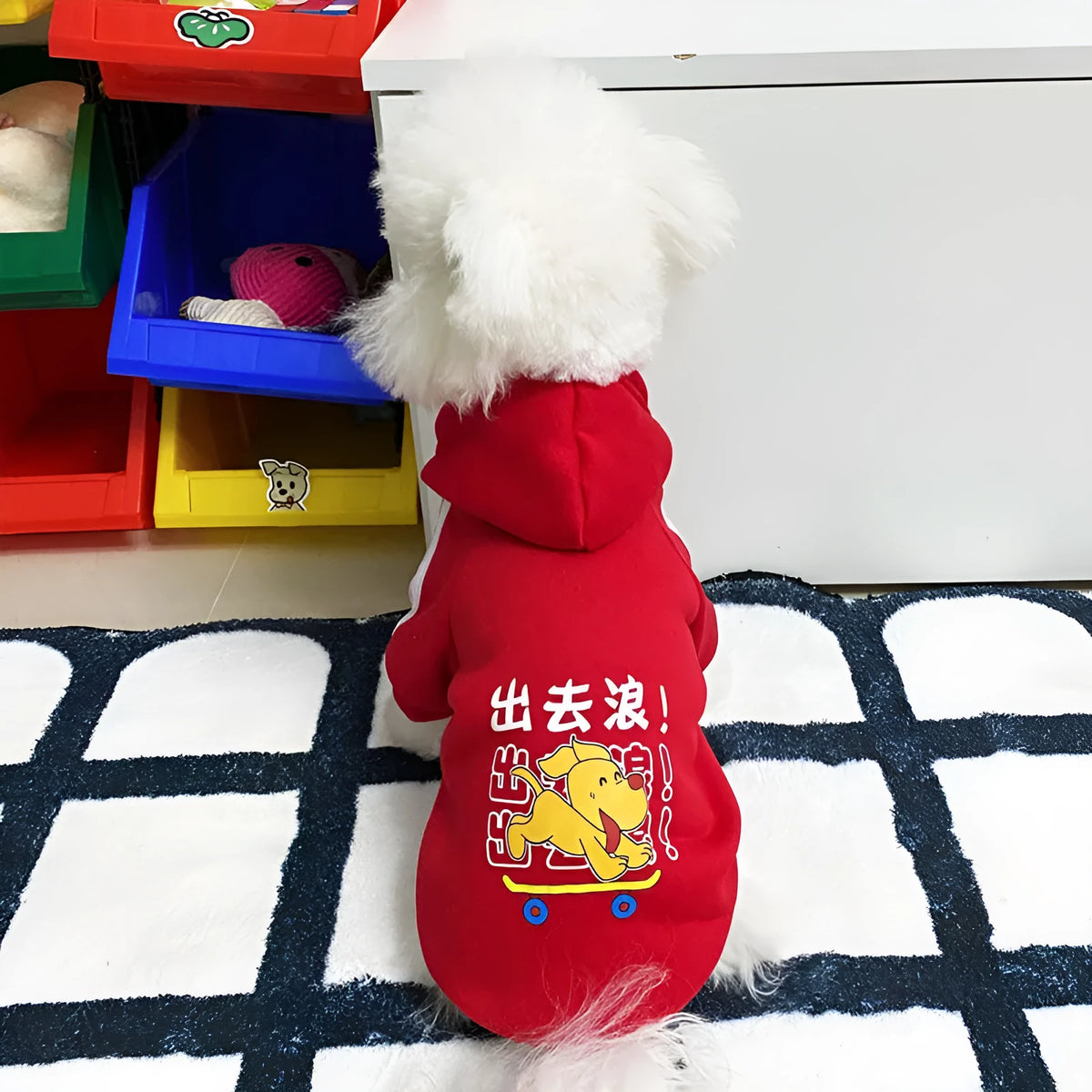 Cartoon-style polyester dog jumper in red, black or yellow, sizes XS to 4XL for autumn and winter