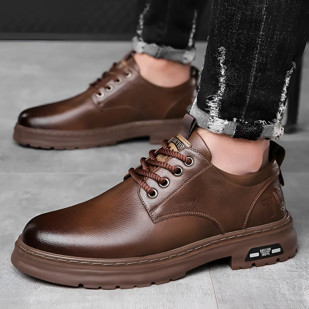 Men's retro casual shoes in black or brown with artificial PU upper, leather sole, and round toe