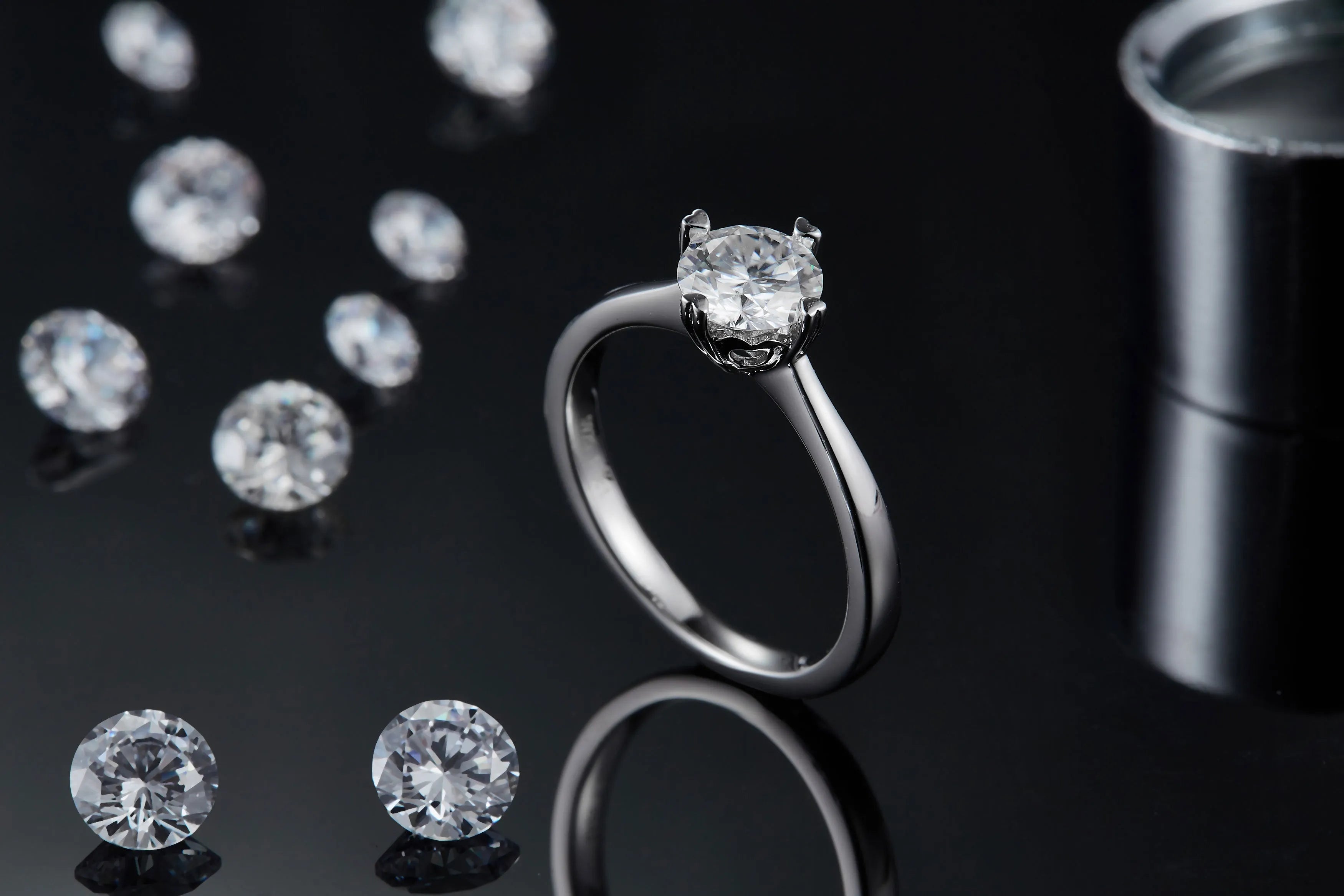 1-carat moissanite wedding ring set in S925 silver with platinum plate, gift box packaging, ring sizes 5-9