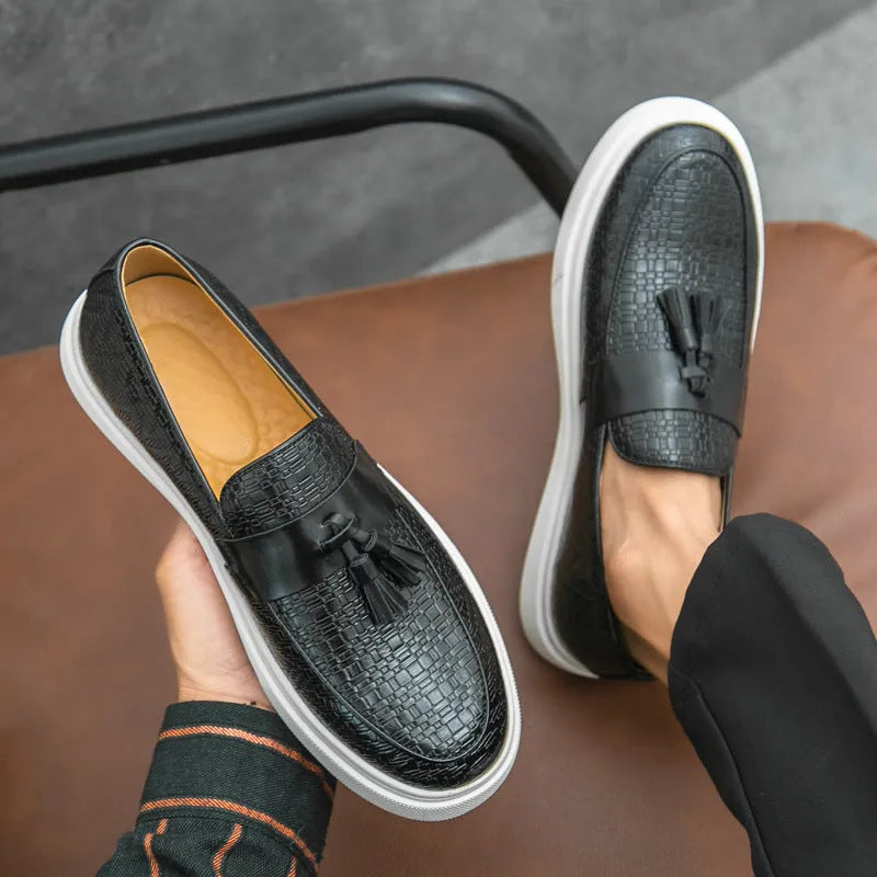 Men's black and brown fringed leather casual shoes with low heel and artificial PU upper in sizes 38 to 46