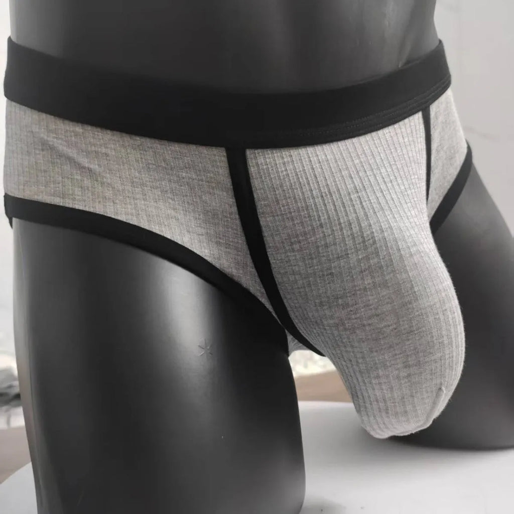 Men's solid colour U-shaped breathable underwear in viscose fabric on a white background