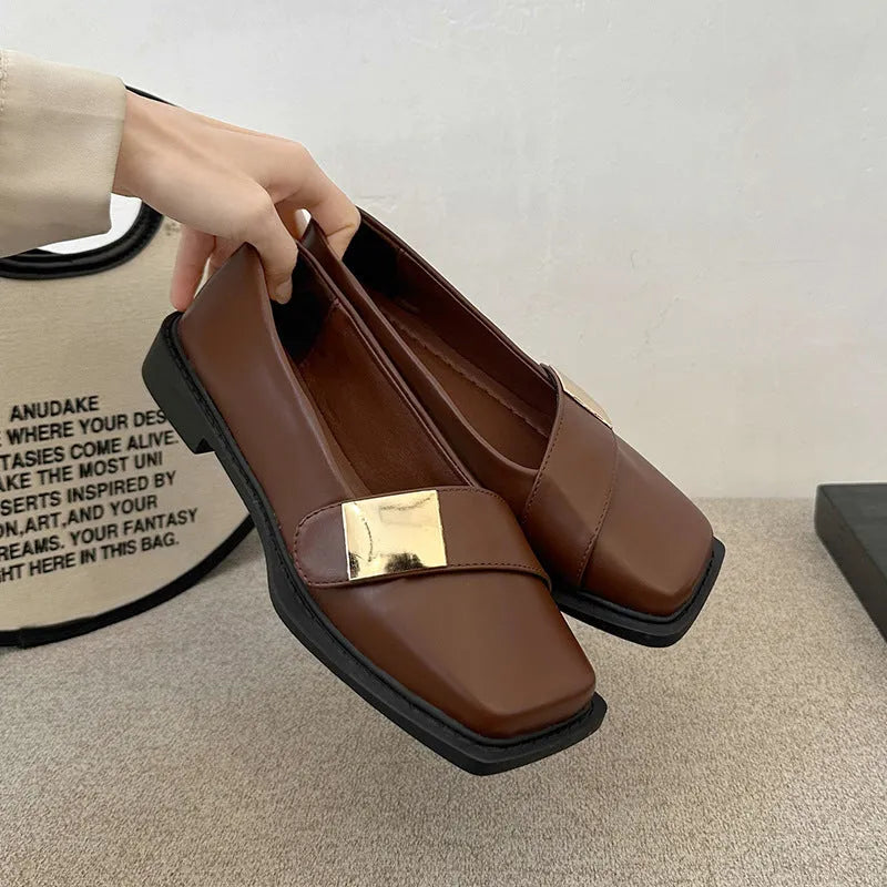 Women's square-toe flat shoes with metal buckle in artificial leather, available in beige, black, brown colours