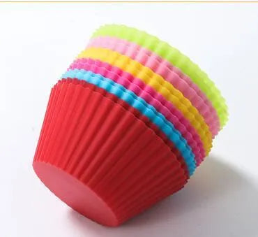 12 reusable silicone cupcake liners in 6 colours, with two nonstick baking cups of each colour.