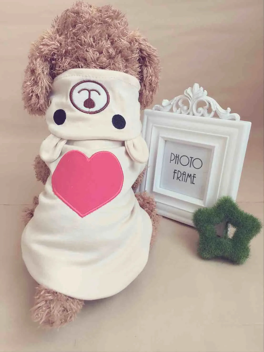 Love Bears summer pet clothes in light gray or light yellow with XS to XL size chart