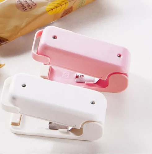 Mini bag sealer in white or pink, 9cm x 4cm x 6cm, with magnetic or non-magnetic option