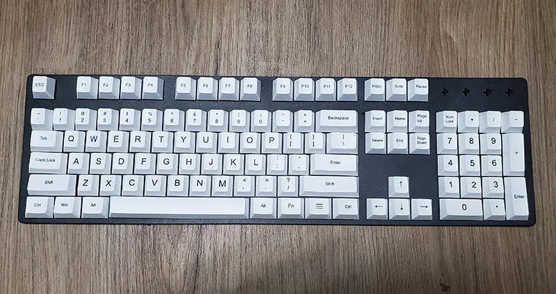 Set of PBT sublimation keycaps showing Japanese, Russian, and Korean language characters for mechanical keyboards.