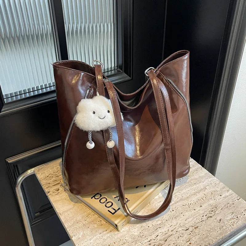 Large capacity women's tote bag in oil leather PU finish with double zipper, available in multiple colours
