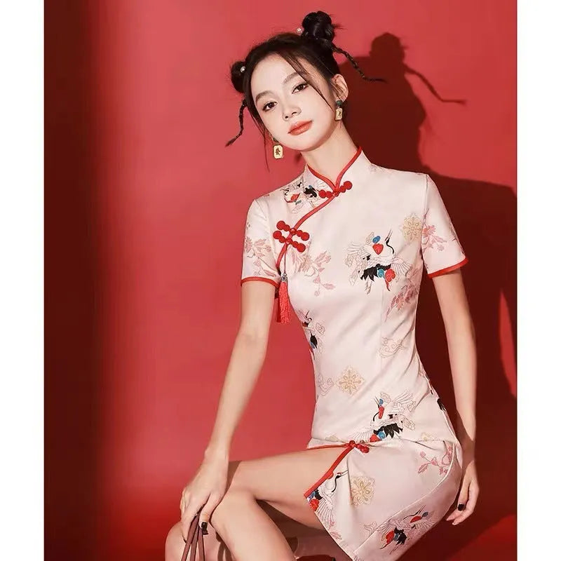 Short cheongsam dress for bridesmaids with crane print and quarter sleeves in polyester, available in sizes S to XXL