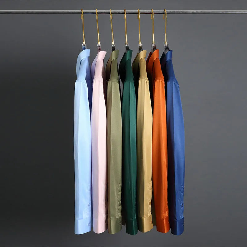 Men's solid colour long-sleeved shirt in a loose, non-ironing polyester and spandex fabric.