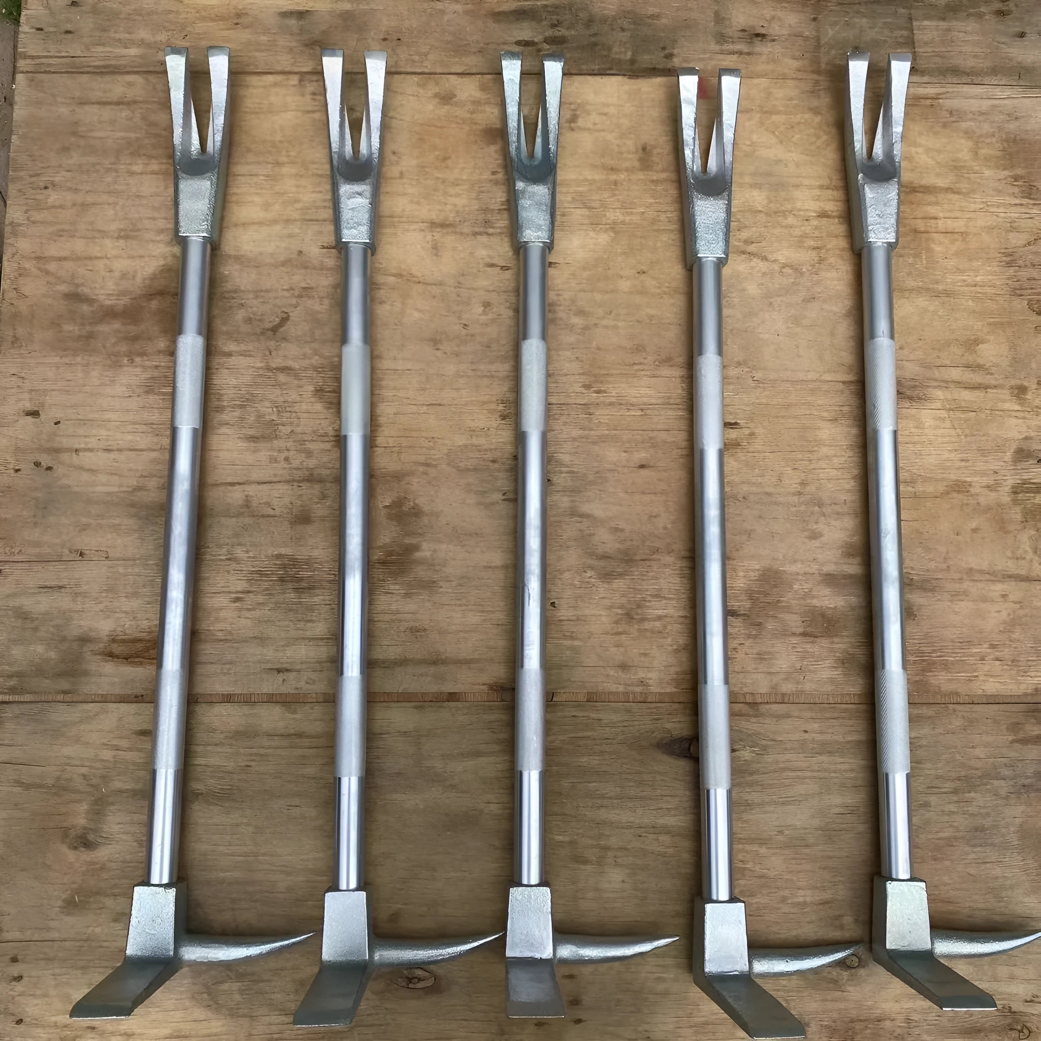 Silver carbon steel wrecking bar 24 inches with multifunctional iron collar for demolition