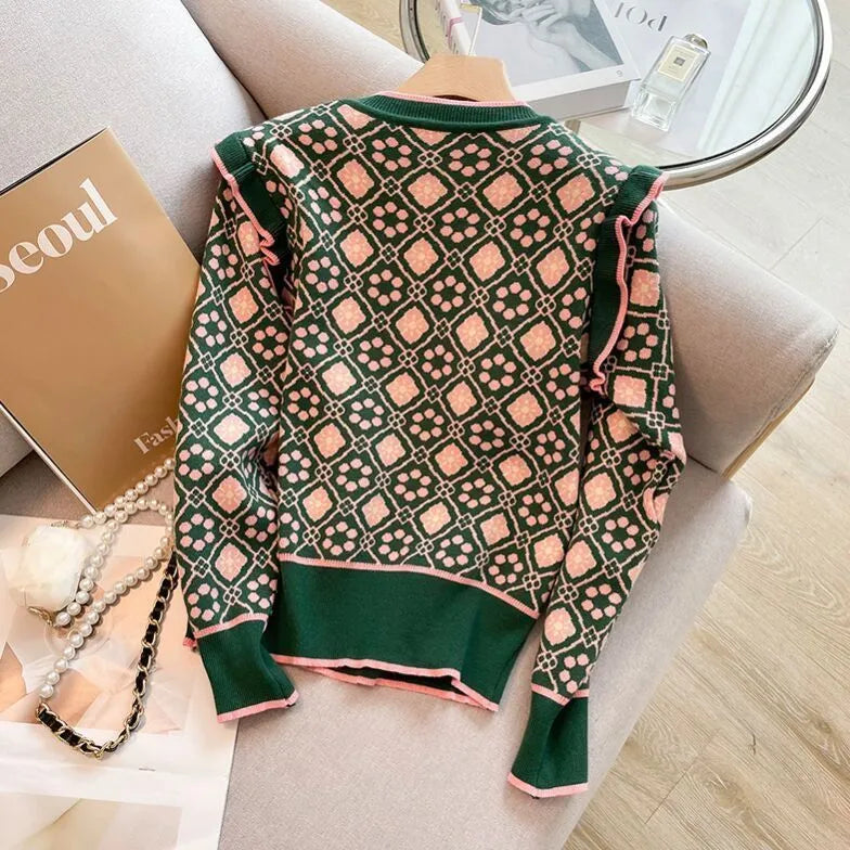 Green printed women's sweater with loose fit commuting style and regular sleeves