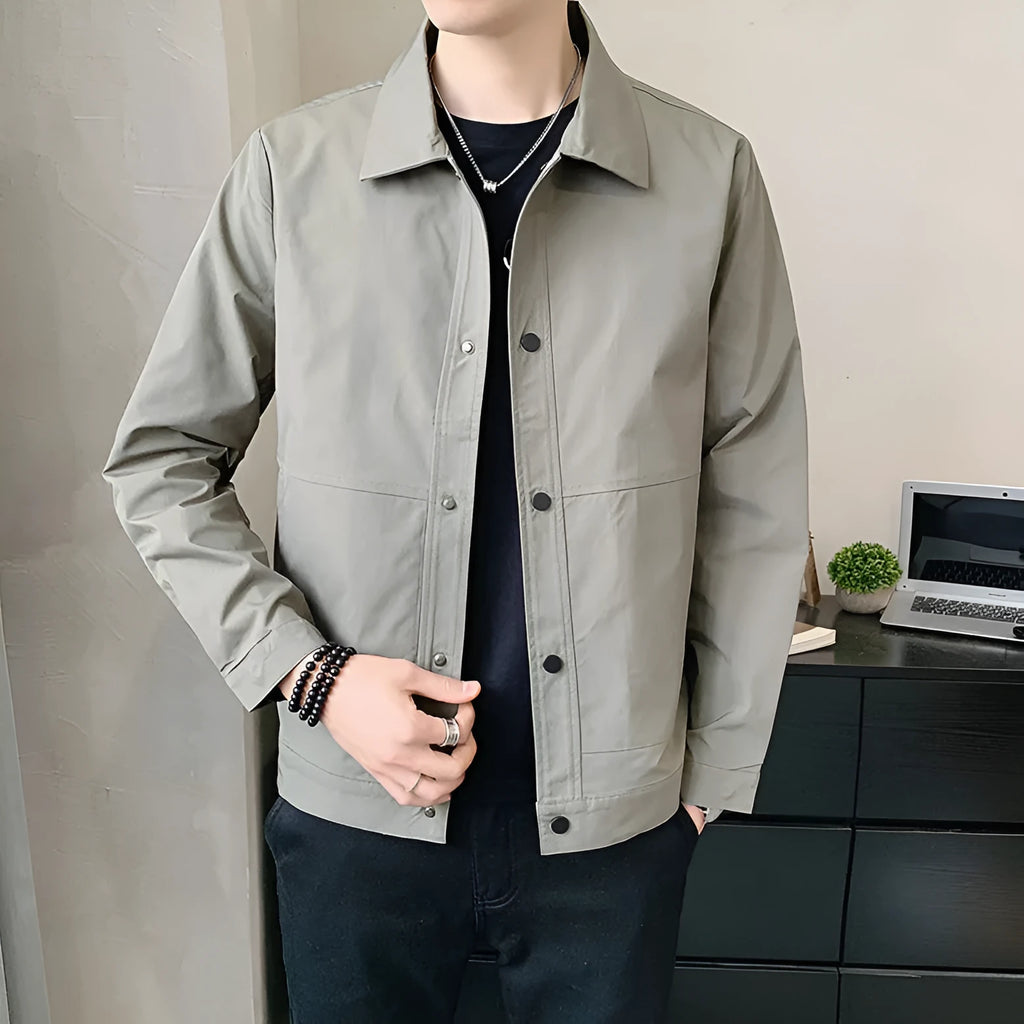 Man wearing a thin, single-layer Korean style jacket in light gray for spring or autumn.