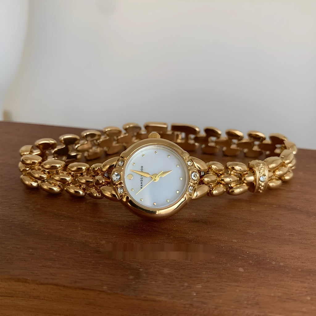 Women's gold strap alloy quartz watch with fritillary surface dial and rhinestone accents