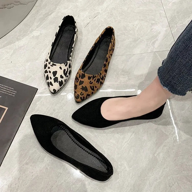 Leopard print women's flat pumps with pointed toe and low heel on rubber sole