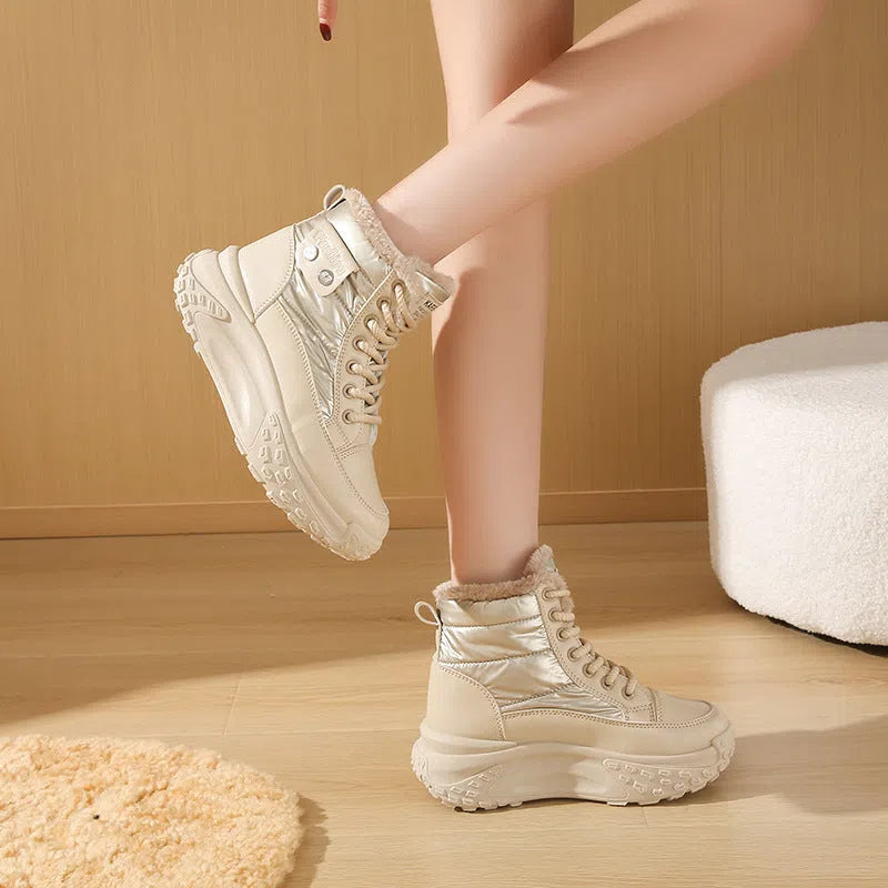 Pair of fleece-lined high-top windproof boots in khaki with PU upper and thick PVC sole, sizes 35-40