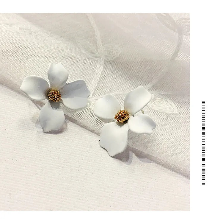Women's flower stud earrings in pink and white colours with electroplated finish