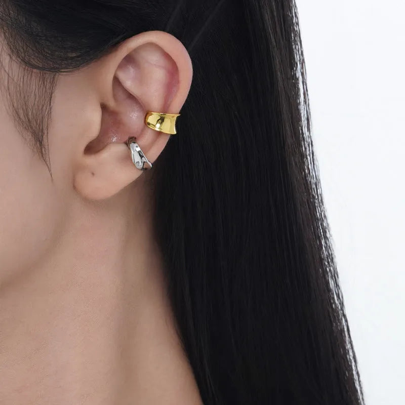 Single S925 sterling silver round ear clip in white gold colour or 18K gold, geometric earring for women