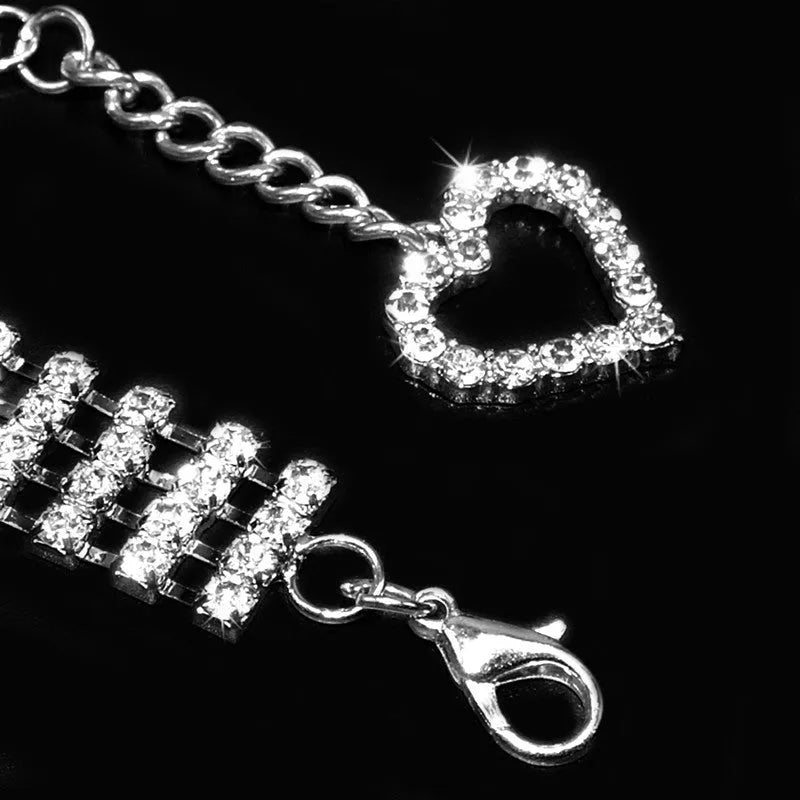Four-row rhinestone pet collar with heart-shaped chain in white, for dogs and cats, size M with extension