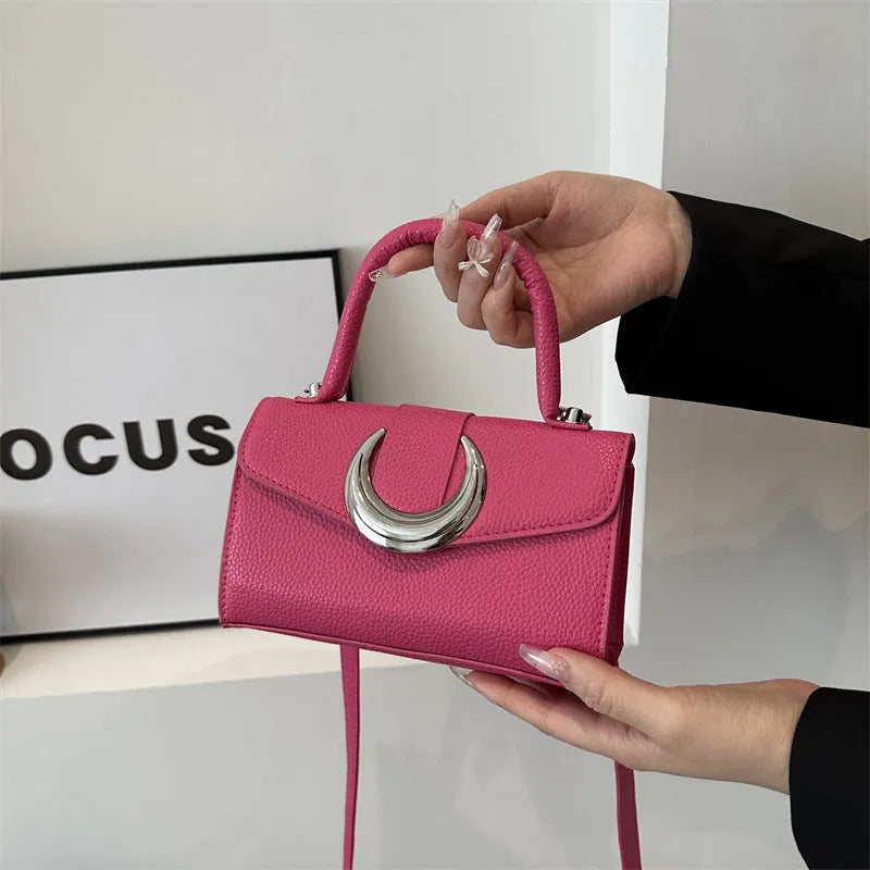 Retro women's hard clamshell crossbody bag in PU, horizontal square shape 19x11.5x6.5cm with sewing thread detail
