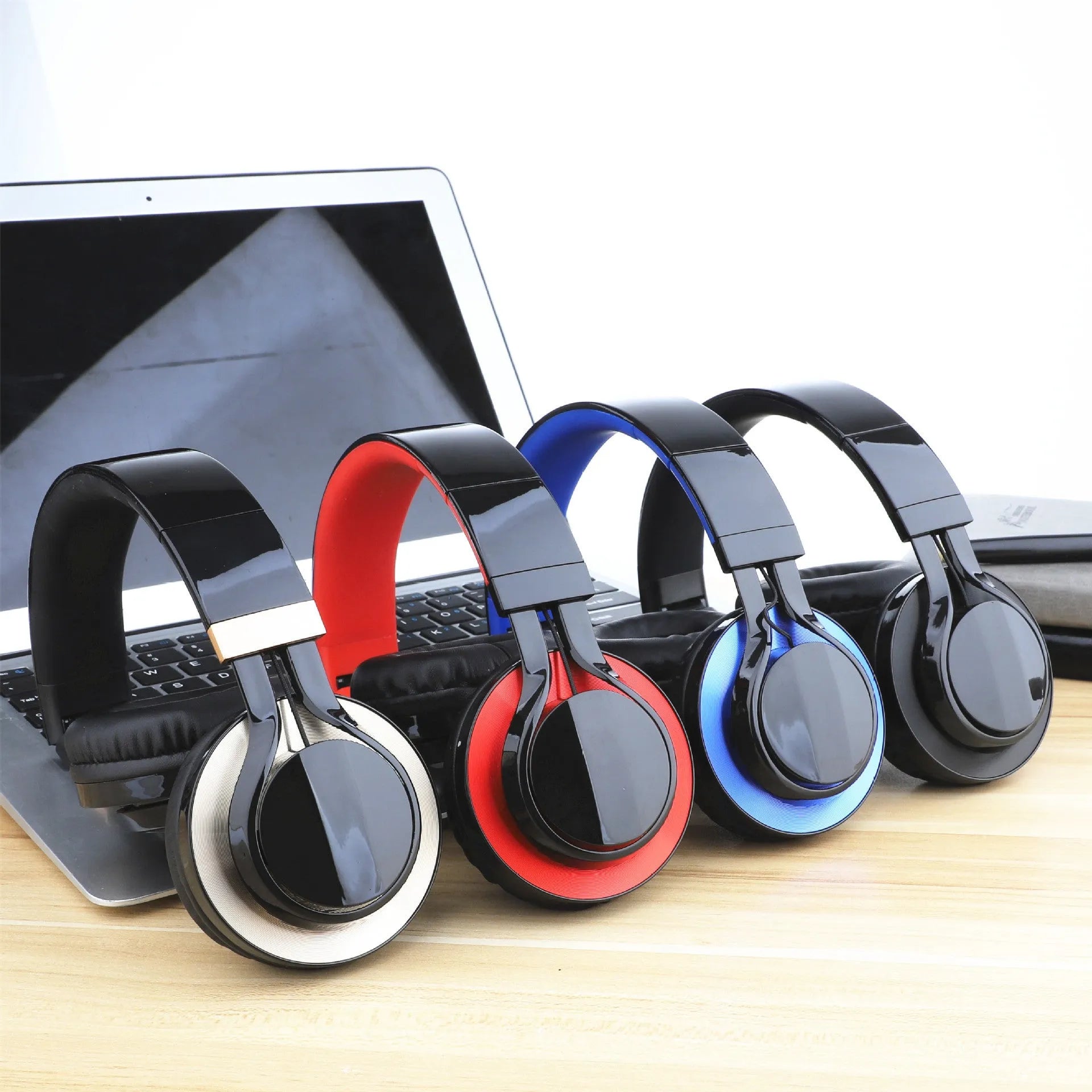 Wired over-ear headphones with microphone in black, black gold, or black red with a 3.5mm plug.
