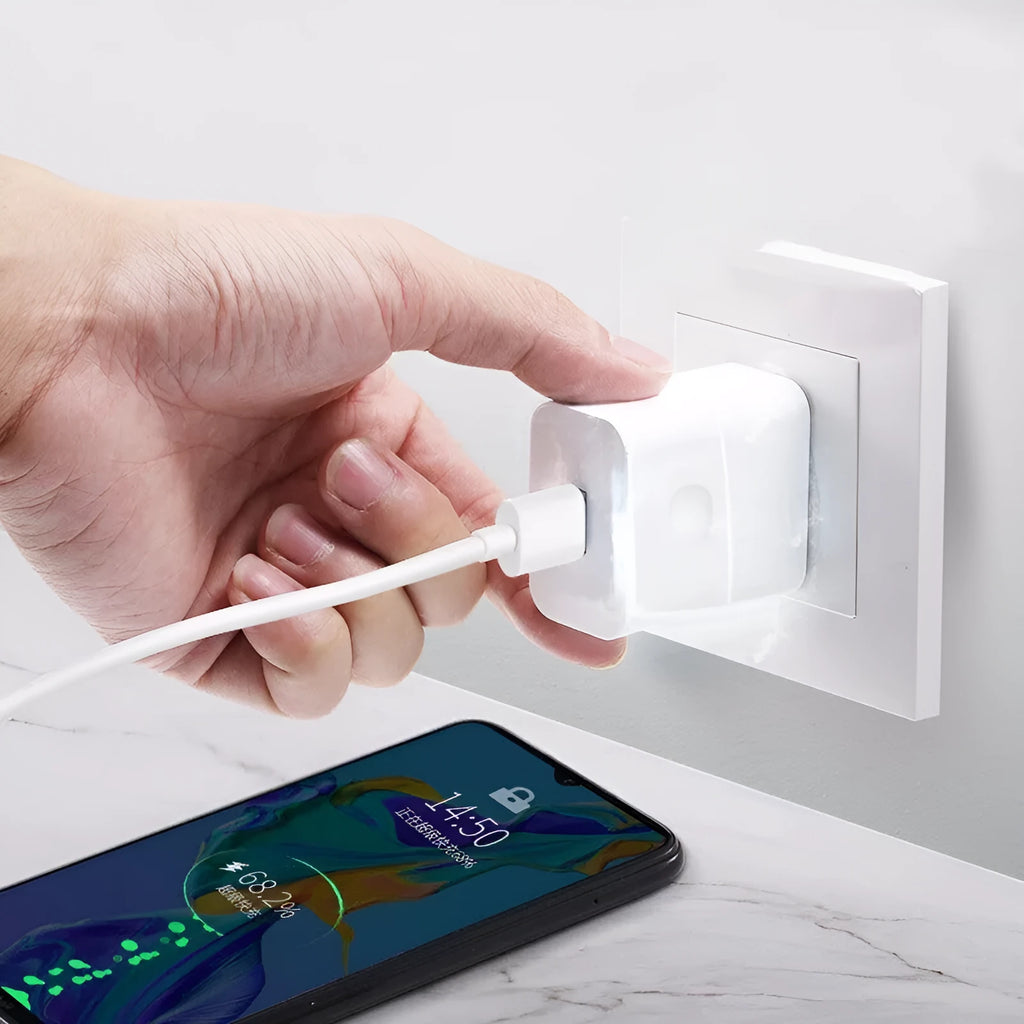 White 40W fast charger set with QC3.0 support and 5A charging cable for mobile phones